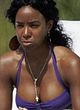 Kelly Rowland sunbathes in bikini pics