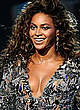 Beyonce Knowles sexy performing at vma stage pics