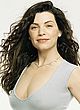 Julianna Margulies sexy posing in tight clothing pics