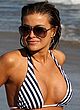 Carmen Electra looks sexy in bikini on beach pics