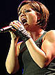 Kelly Clarkson perfroms on the stage pics