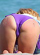 Hayden Panettiere in bikini shows ass & cameltoe pics