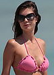Julia Pereira shows off her hot bikini body pics