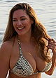Kelly Brook shows off her hot bikini body pics