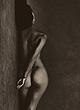 Kourtney Kardashian poses totally naked pics