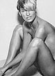 Linda Evangelista poses fully naked pics