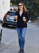 Jennifer Garner looking sexy in tight jeans pics