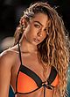 Sommer Ray shows off her hot bikini butt pics