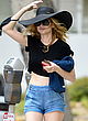 Heather Graham shows hot legs & belly outdoor pics