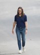 Jennifer Garner sexy in blue jeans outdoor pics