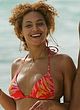 Beyonce Knowles with boyfrend on the beach pics