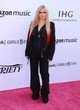 Avril Lavigne looked very chic in all black pics