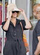 Julia Roberts smiling and shopping pics
