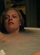 Elisabeth Moss exposing her boob in bathtub pics