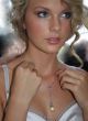 Taylor Swift naked pics - exposes boobs