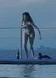 Anne Hathaway jumps in water fully naked pics