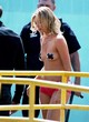 Amy Smart shows tits on the movie set pics