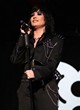 Demi Lovato rocks the edgy look pics