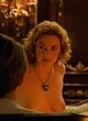 Kate Winslet posing nude, shows boobs pics