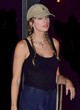 Taylor Swift stuns in casual-chic look pics