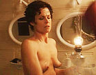 Sigourney Weaver exposes her bare tits in bath clips