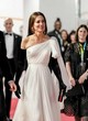 Kate Middleton wows in white dress pics