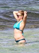 Scarlett Johansson shows figure in blue bikini pics