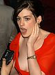 Anne Hathaway paparazzi posing photos pics